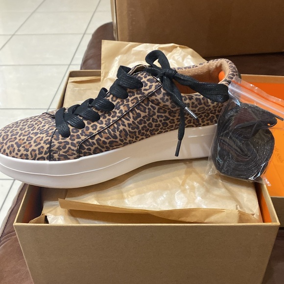 Keneth Cole - Gentle Souls - Picture 4 of 5